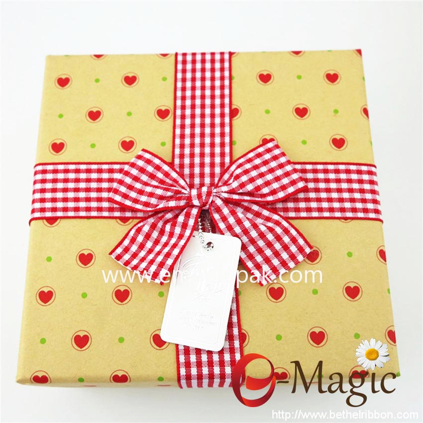 PB-001 red-checked-ribbon-bow-on-box-